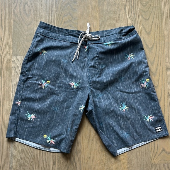 Billabong Other - Billabong Men's Sundays Pro Boardshort - Sz 28 - Great Condition